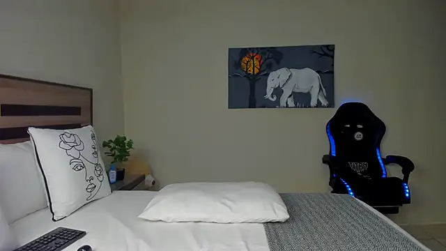 Renee-18 online show from November 2025 03:45:02 AM