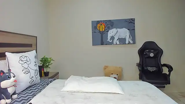 Renee-18 online show from April 2026 10:48:02 PM