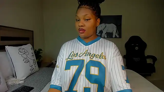 Renee-18 online show from November 2025 10:10:01 PM