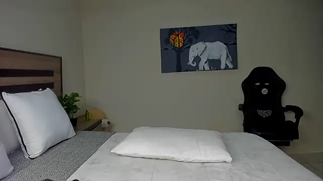 Renee-18 online show from November 2025 10:54:01 PM