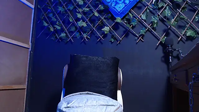 Dicaprioo  online show from November 2025 05:51:02 AM