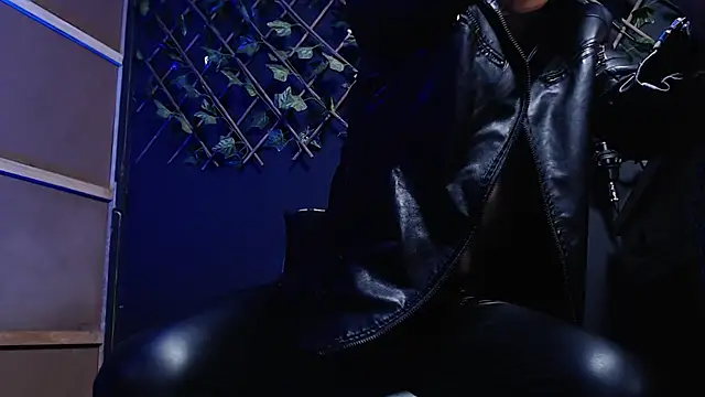 Dicaprioo  online show from December 2025 04:24:01 AM