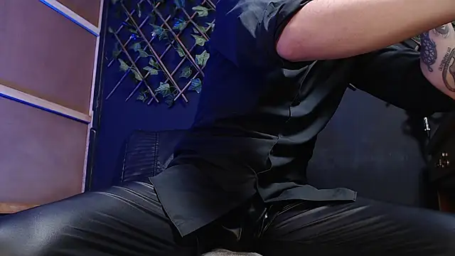 Dicaprioo  online show from November 2025 05:57:01 PM