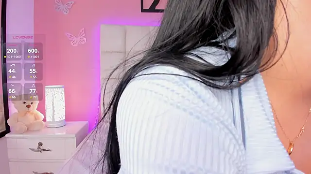 Snapshot of Emily_roux chatting on January 2025 01:18:02 AM Emily roux online show from January 2025 01:18:02 AM