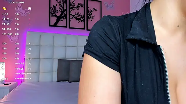 Snapshot of Emily_roux chatting on January 2025 04:01:02 AM Emily roux online show from January 2025 04:01:02 AM