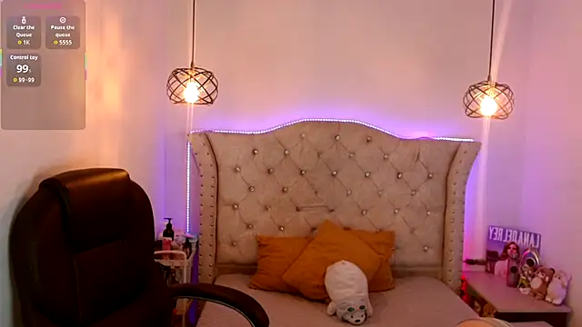 Charlotte Jones   online show from December 2025 11:16:01 AM