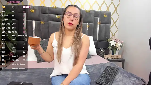 Snapshot of RubbyTaylor chatting on November 2025 02:43:02 PM RubbyTaylor online show from November 2025 02:43:02 PM