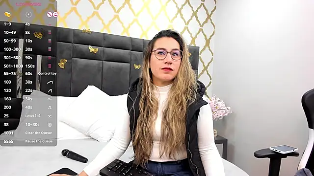 RubbyTaylor online show from October 2025 02:19:01 PM