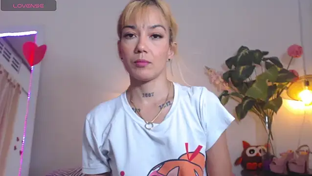 Snapshot of Veronicaa_2 chatting on June 2026 09:04:02 PM Veronicaa 2 online show from June 2026 09:04:02 PM