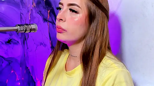 Snapshot of kristal_blond chatting on January 2026 08:05:01 PM kristal blond online show from January 2026 08:05:01 PM