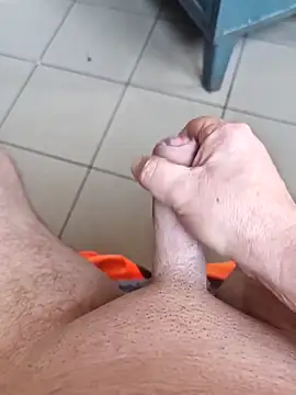 Szeltolo001 online show from December 2025 11:14:01 AM