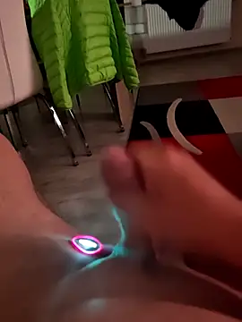 Szeltolo001 online show from April 2026 10:26:02 PM