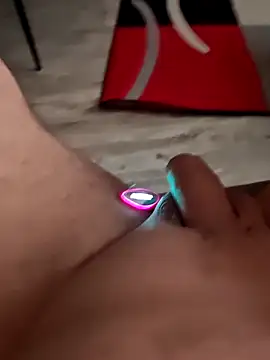 Szeltolo001 online show from March 2026 03:47:02 AM