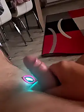 Szeltolo001 online show from April 2026 01:54:02 AM