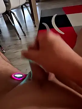 Szeltolo001 online show from April 2026 04:19:02 AM