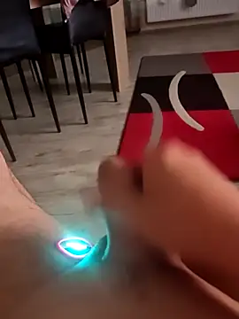 Szeltolo001 online show from March 2026 03:39:01 AM