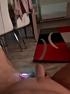 Szeltolo001 online show from April 2026 09:48:01 PM