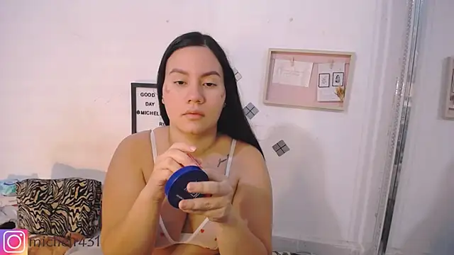 Mia  reys online show from September 2025 12:11:02 PM