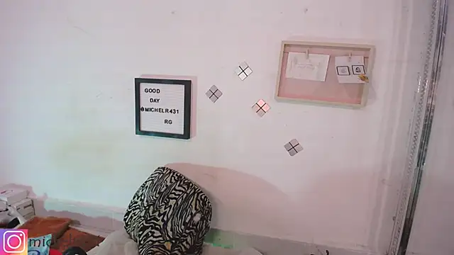 Mia  reys online show from September 2025 01:16:01 PM