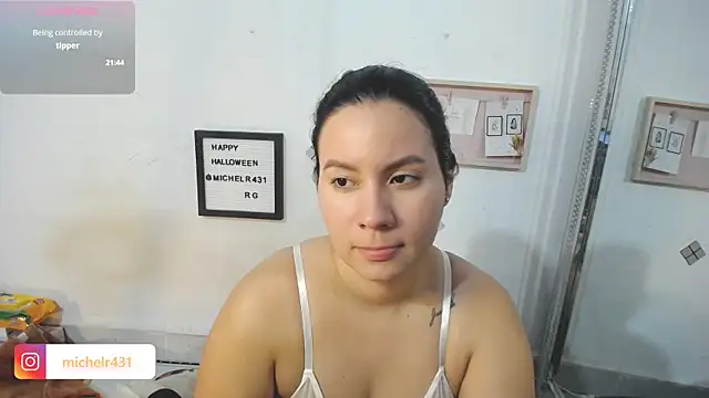 Mia  reys online show from November 2025 11:35:02 AM