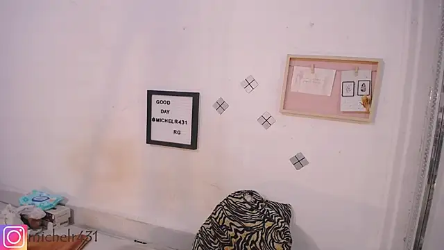 Mia  reys online show from October 2025 12:06:02 PM