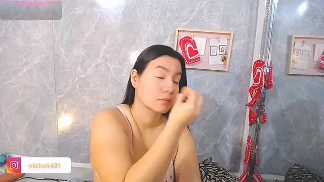 Mia  reys online show from February 2026 01:18:01 PM