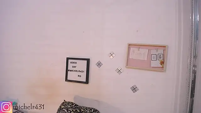 Mia  reys online show from October 2025 12:07:01 PM