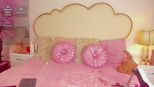 CahitlinBell online show from September 2025 05:58:01 AM