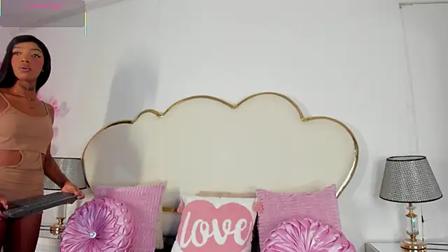 CahitlinBell online show from October 2025 07:18:01 AM