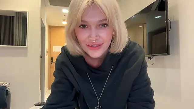 Golden Aline online show from April 2026 11:39:02 AM