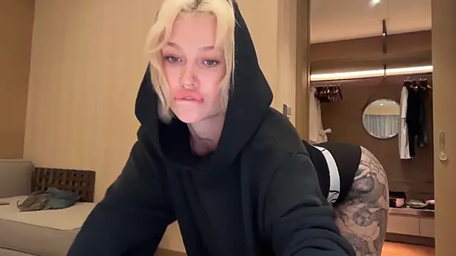 Golden Aline online show from April 2026 12:06:01 PM