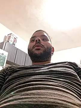 Snapshot of Dj-yefri-pauta chatting on October 2025 10:32:02 PM Dj-yefri-pauta online show from October 2025 10:32:02 PM