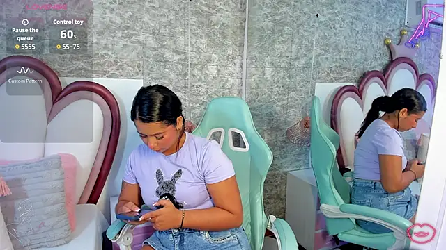 EmmaCrush online show from April 2026 08:58:02 PM