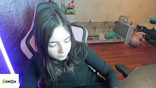 Snapshot of Crazy_forest_fairy chatting on February 2026 01:49:01 AM Crazy forest fairy online show from February 2026 01:49:01 AM