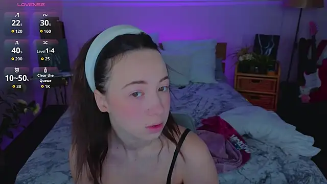 Hayle Hill online show from March 2026 01:44:02 AM