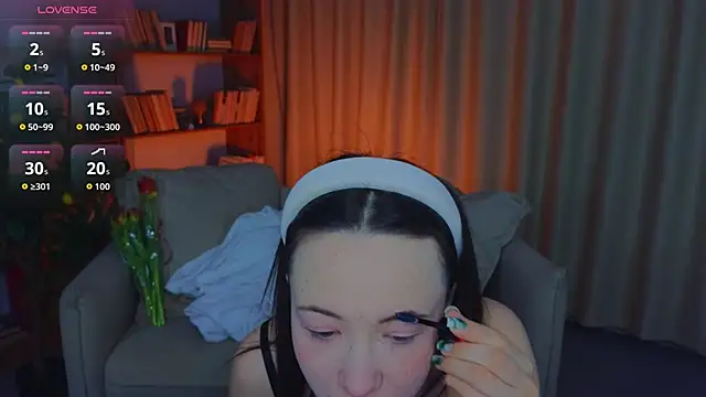 Hayle Hill online show from March 2026 01:44:01 AM