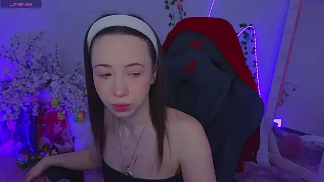 Hayle Hill online show from April 2026 12:39:01 AM