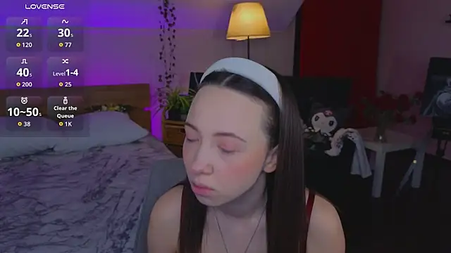 Hayle Hill online show from April 2026 11:33:01 PM