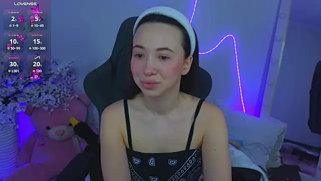 Snapshot of Hayle_Hill chatting on March 2026 12:06:02 AM Hayle Hill online show from March 2026 12:06:02 AM