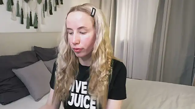 Cassie Kelman online show from April 2026 08:58:02 PM