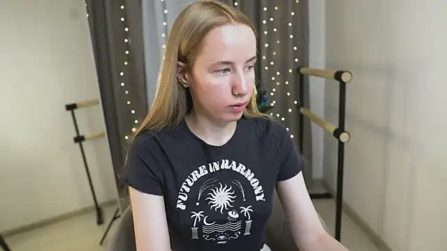 Cassie Kelman online show from December 2025 08:42:02 PM