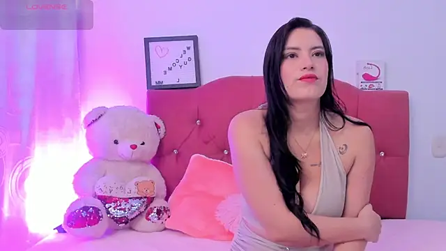 Snapshot of LucianaTomson chatting on November 2025 06:23:01 PM LucianaTomson online show from November 2025 06:23:01 PM