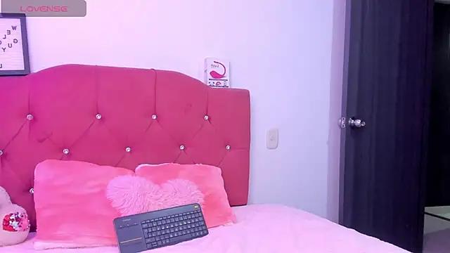 Snapshot of LucianaTomson chatting on November 2025 09:02:01 PM LucianaTomson online show from November 2025 09:02:01 PM