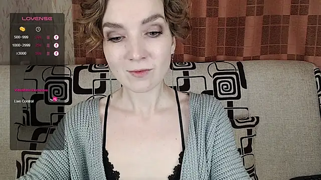 Snapshot of TinaWince chatting on December 2025 04:33:02 AM TinaWince online show from December 2025 04:33:02 AM