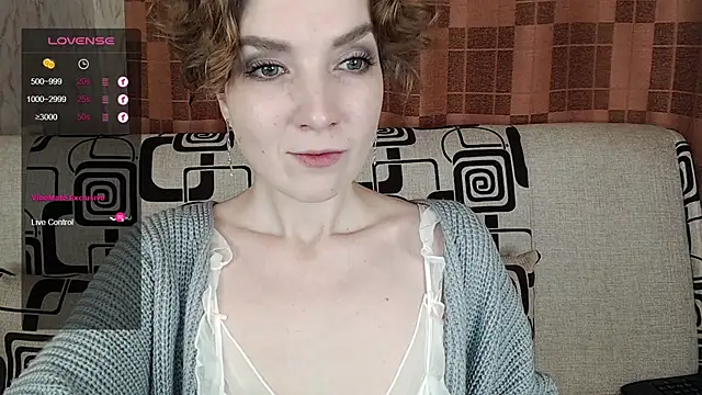 Snapshot of TinaWince chatting on December 2025 04:44:02 AM TinaWince online show from December 2025 04:44:02 AM