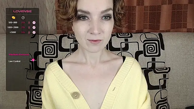 Snapshot of TinaWince chatting on November 2025 04:38:02 AM TinaWince online show from November 2025 04:38:02 AM