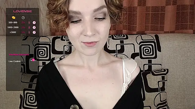 Snapshot of TinaWince chatting on November 2025 05:01:02 AM TinaWince online show from November 2025 05:01:02 AM