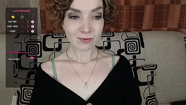 Snapshot of TinaWince chatting on November 2025 04:49:02 AM TinaWince online show from November 2025 04:49:02 AM