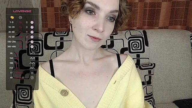 Snapshot of TinaWince chatting on November 2025 04:50:01 AM TinaWince online show from November 2025 04:50:01 AM