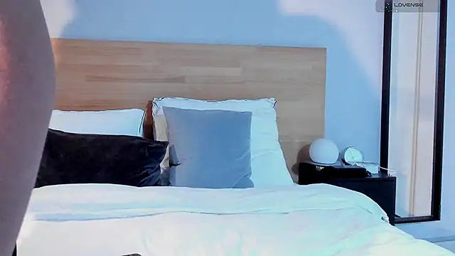  alaiasmile  online show from December 2025 07:39:02 PM